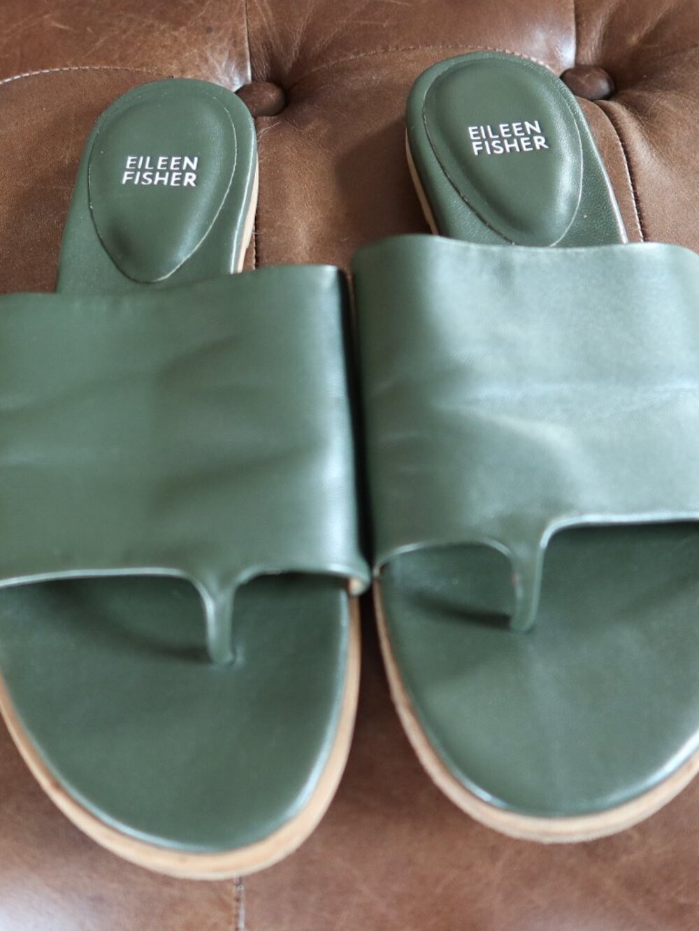 $195 Eileen Fisher Edge leather thong slides sandals dark green size 8 sold out